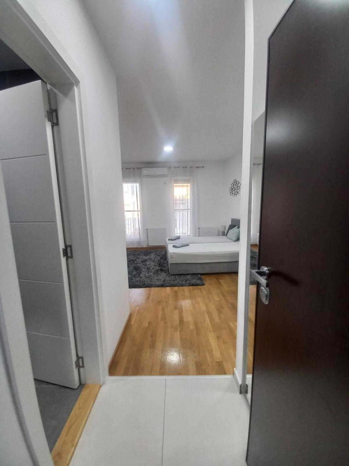 Alaska With Parking Apartment Novi Sad